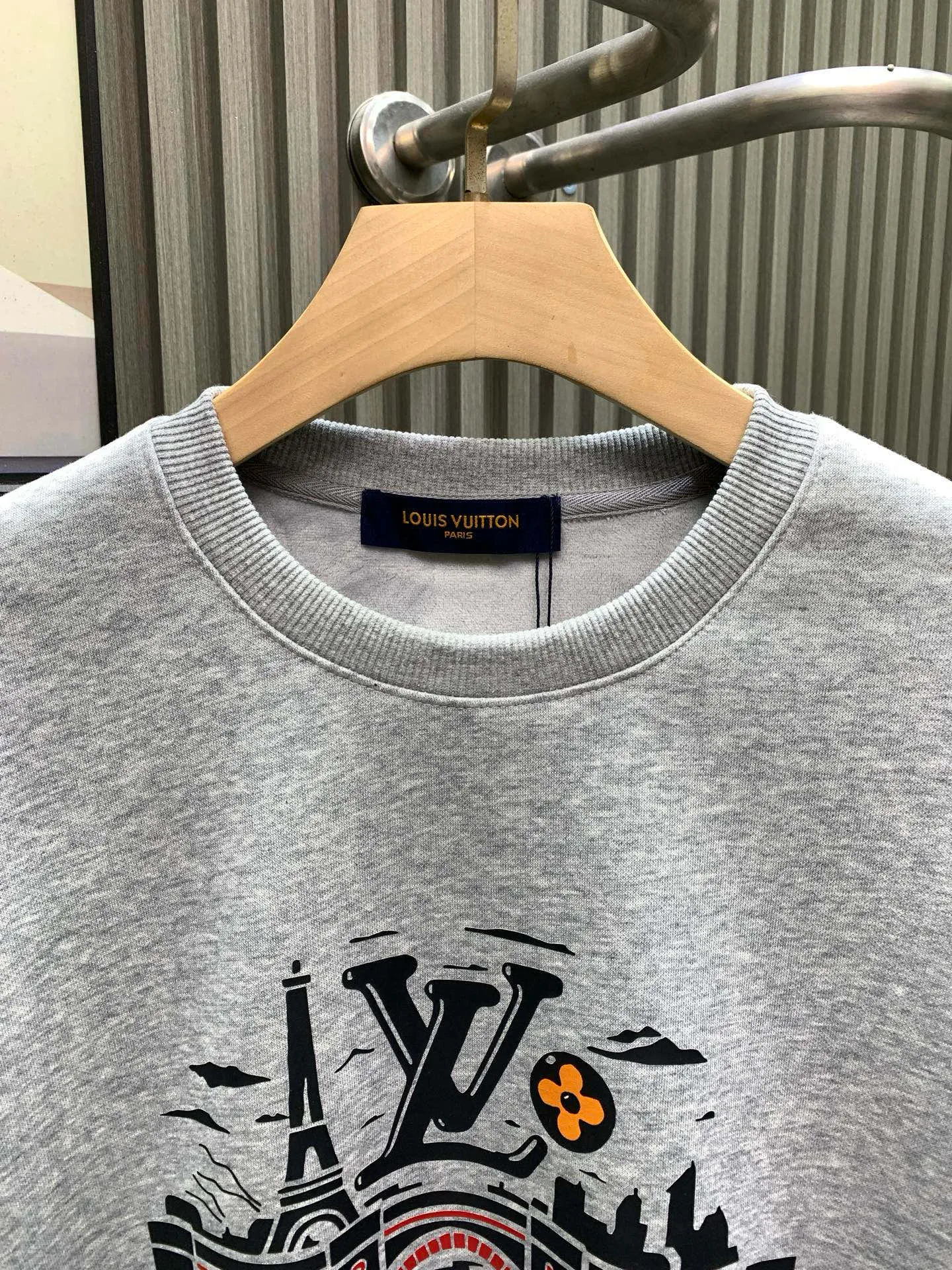 🅿️250 🀄️ Louis Vuitton Louis Vuitton 1*v25 new printed pullover round neck sweatshirt 400g pure cotton ➕ silver fox velvet Customized 400g same vat dyed fabric, very comfortable to touch, the latest brick cabinet synchronization for autumn and winter, trendy and wide, classic version for men and women, fashionable and individual, super versatile and good-looking, very suitable for both men and women, a must-have item for everyone